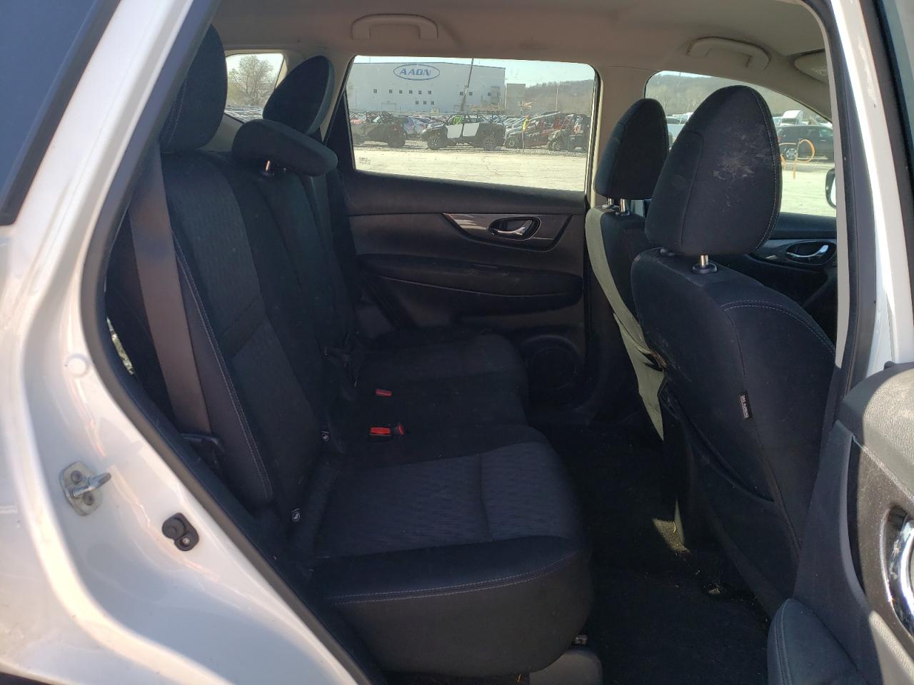 Photo 6 from auction – 2017 NISSAN ROGUE S with VIN KNMAT2MT1HP520884