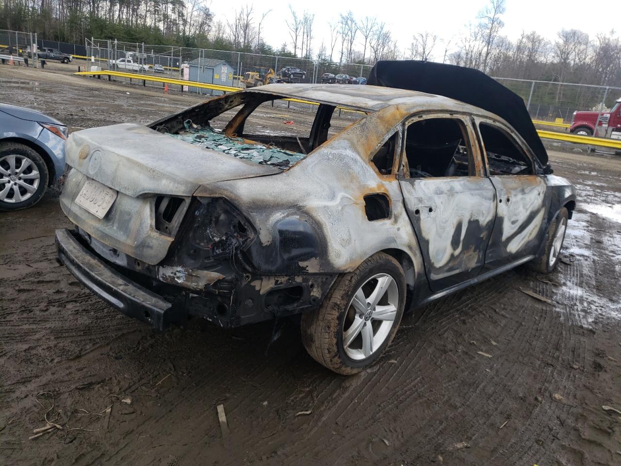 Photo 4 from auction – 2015 VOLKSWAGEN PASSAT SE with VIN 1VWBT7A31FC022014