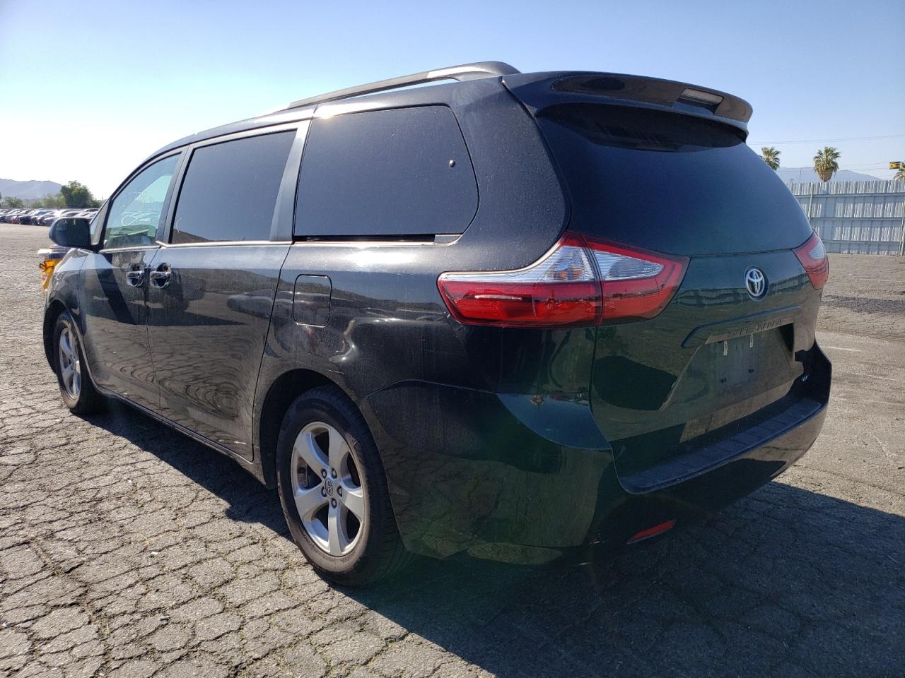 Photo 3 from auction – 2015 TOYOTA SIENNA LE with VIN 5TDKK3DC7FS668912