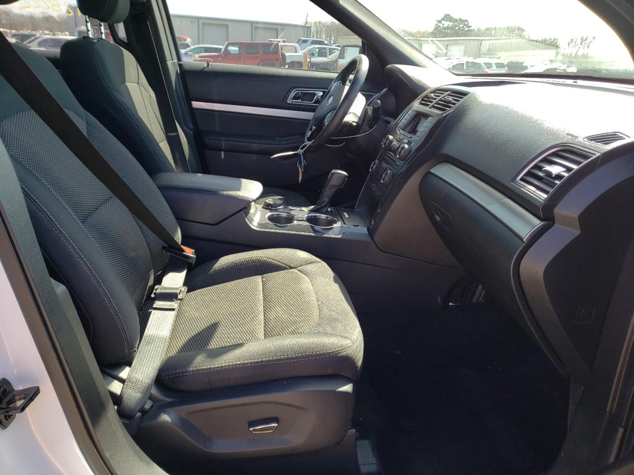 Photo 5 from auction – 2017 FORD EXPLORER X with VIN 1FM5K8D81HGC77737