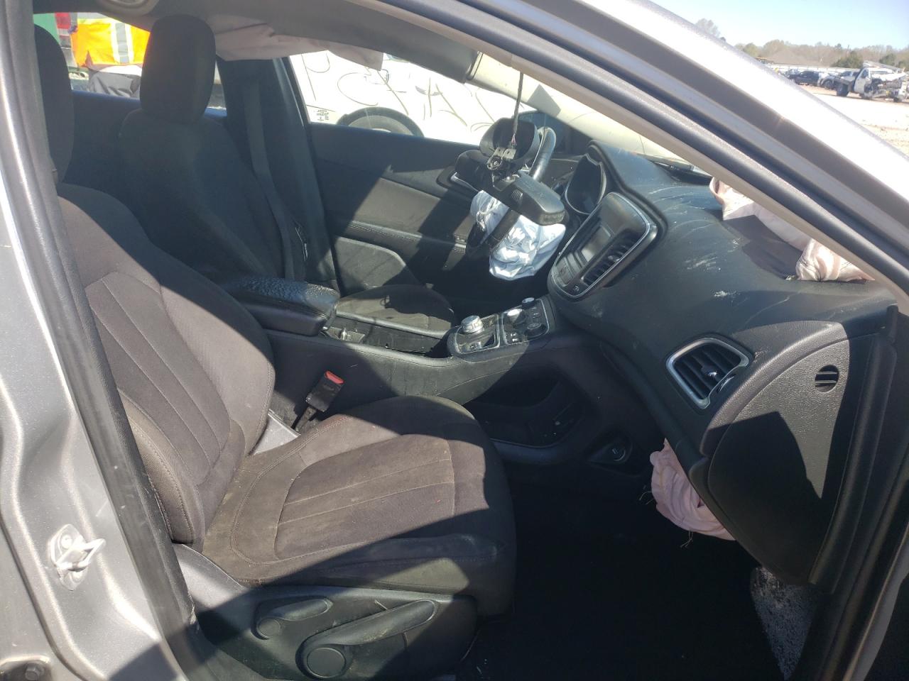 Photo 5 from auction – 2015 CHRYSLER 200 LIMITE with VIN 1C3CCCAB6FN743963