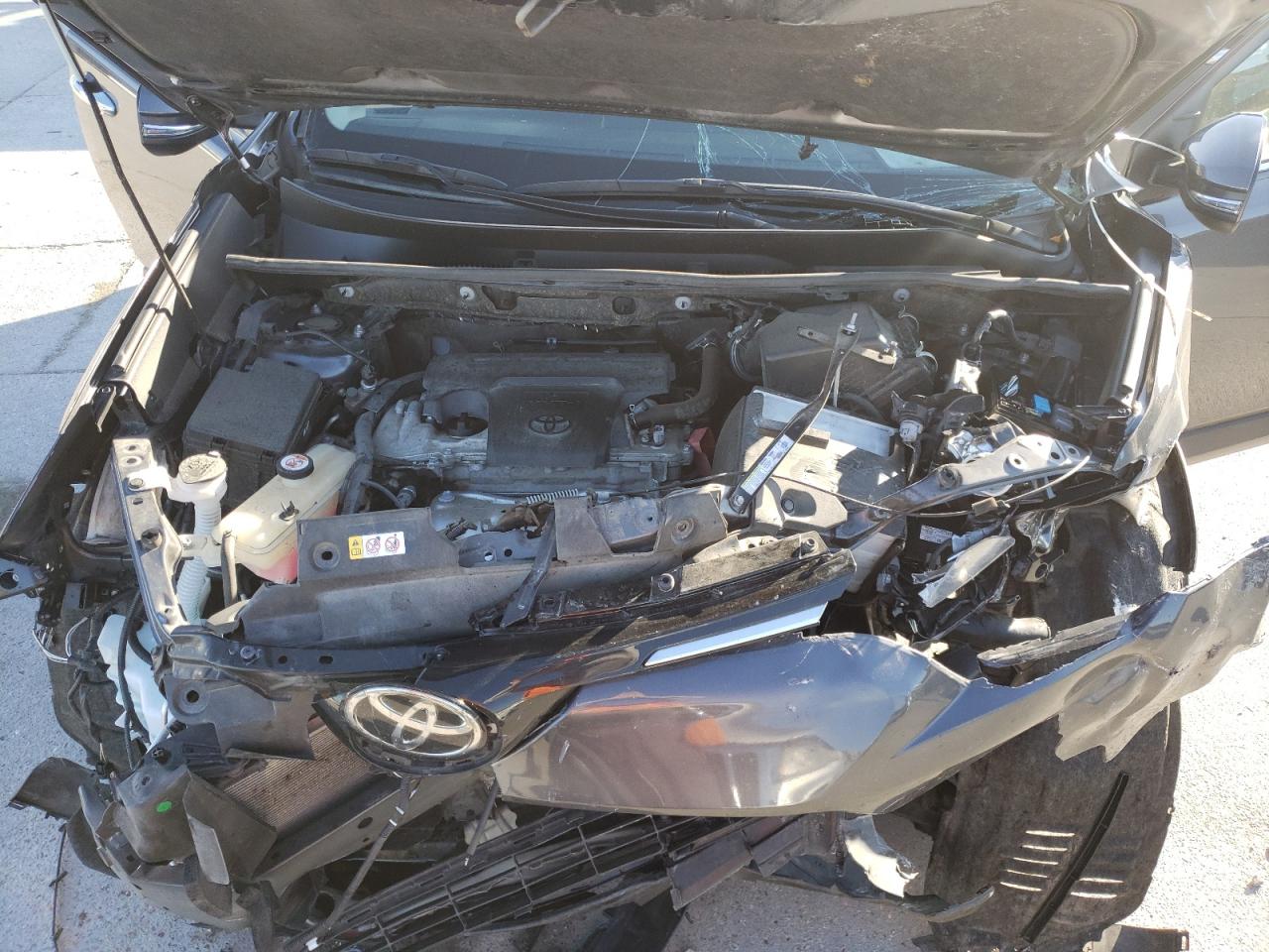 Photo 7 from auction – 2018 TOYOTA RAV4 LIMIT with VIN JTMDFREV8JJ745986