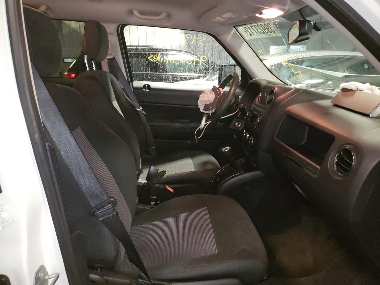 Photo 5 from auction – 2016 JEEP PATRIOT LA with VIN 1C4NJPFA4GD582263