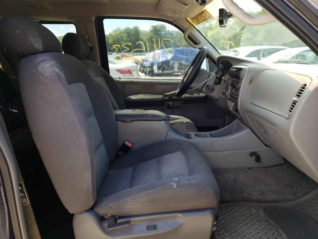 Photo 5 from auction – 2003 FORD EXPLORER S with VIN 1FMYU60E83UA70425