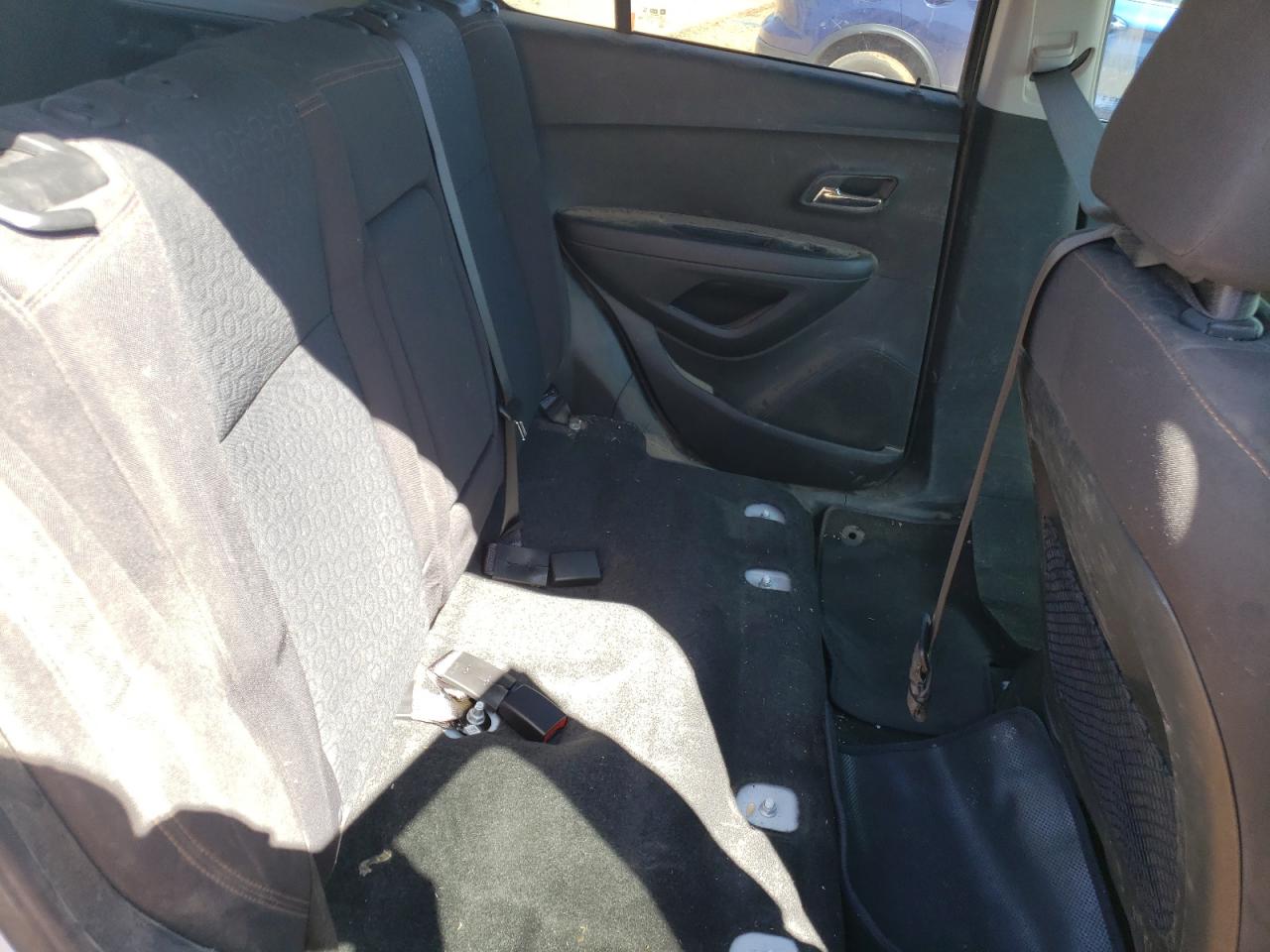 Photo 6 from auction – 2020 CHEVROLET TRAX LS with VIN KL7CJKSB1LB043028
