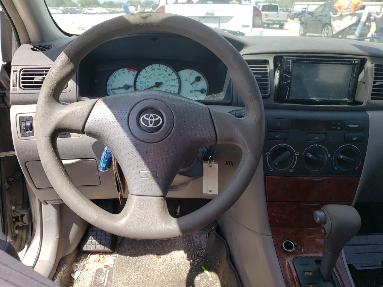 Photo 9 from auction – 2004 TOYOTA COROLLA with VIN 1NXBR32E74Z194724