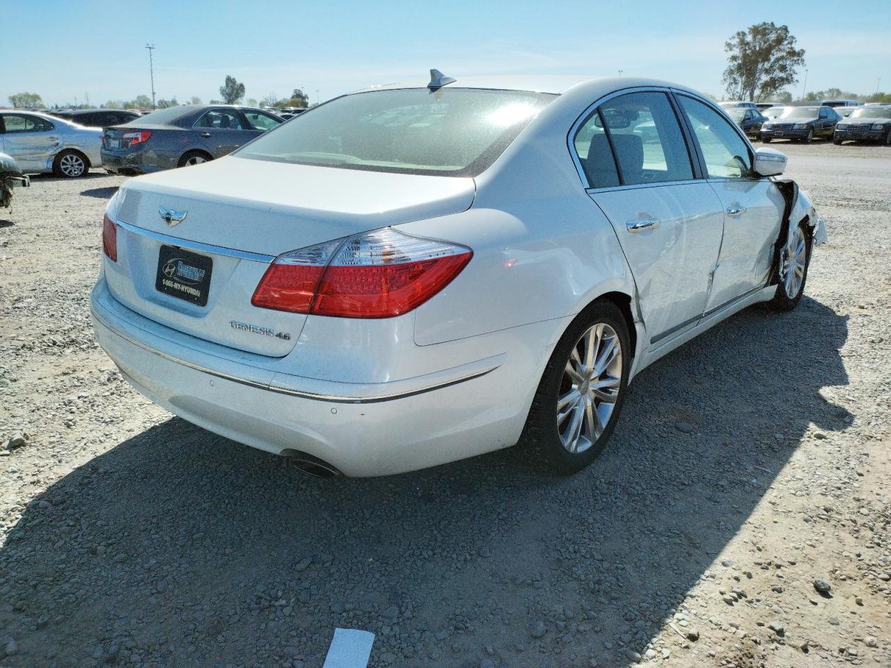 Photo 4 from auction – 2010 HYUNDAI GENESIS 4. with VIN KMHGC4DF4AU075124