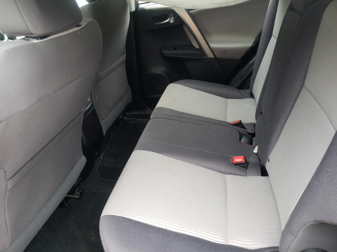 Photo 6 from auction – 2015 TOYOTA RAV4 XLE with VIN 2T3RFREVXFW230258