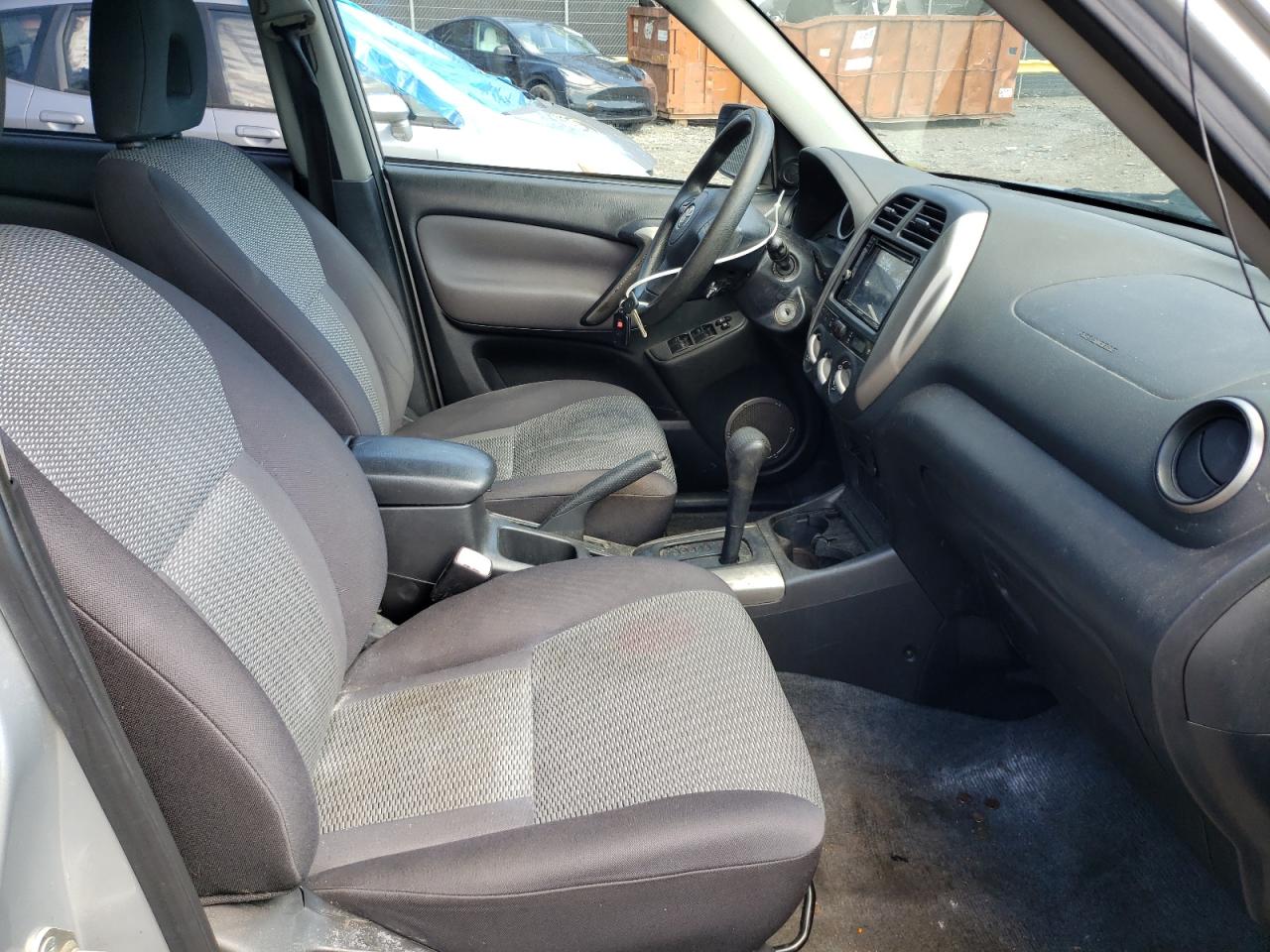 Photo 5 from auction – 2005 TOYOTA RAV4 with VIN JTEHD20V450051745