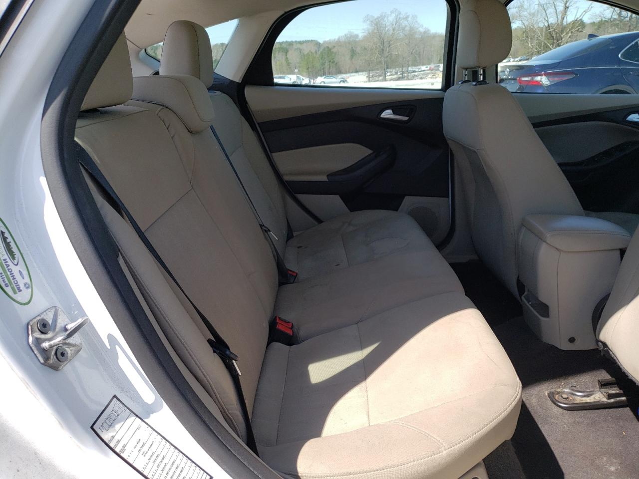 Photo 6 from auction – 2018 FORD FOCUS SE with VIN 1FADP3K29JL225388