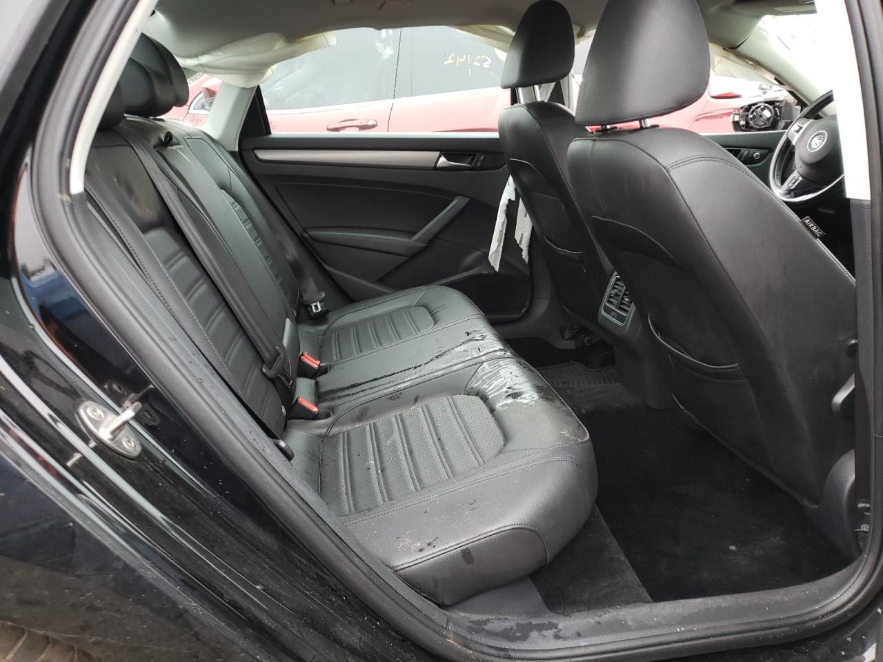 Photo 6 from auction – 2015 VOLKSWAGEN PASSAT SE with VIN 1VWBT7A32FC048279