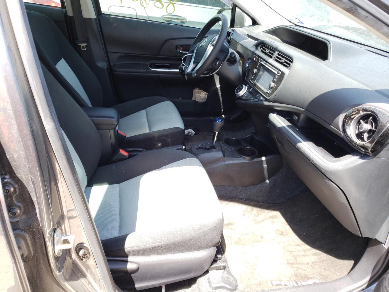 Photo 5 from auction – 2015 TOYOTA PRIUS C with VIN JTDKDTB32F1112579