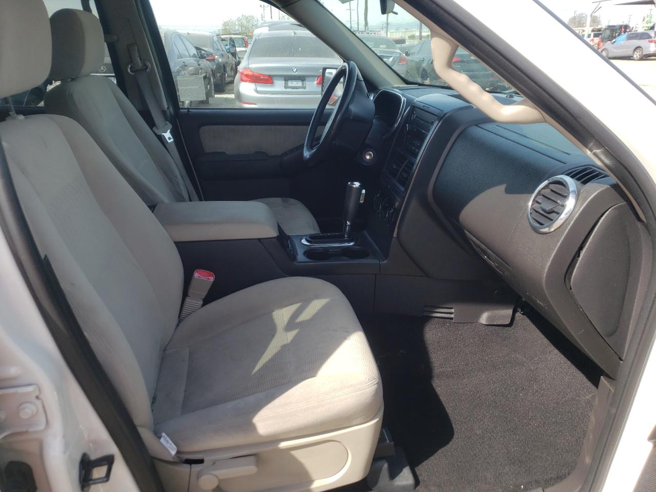 Photo 5 from auction – 2008 FORD EXPLORER X with VIN 1FMEU63E78UA59101