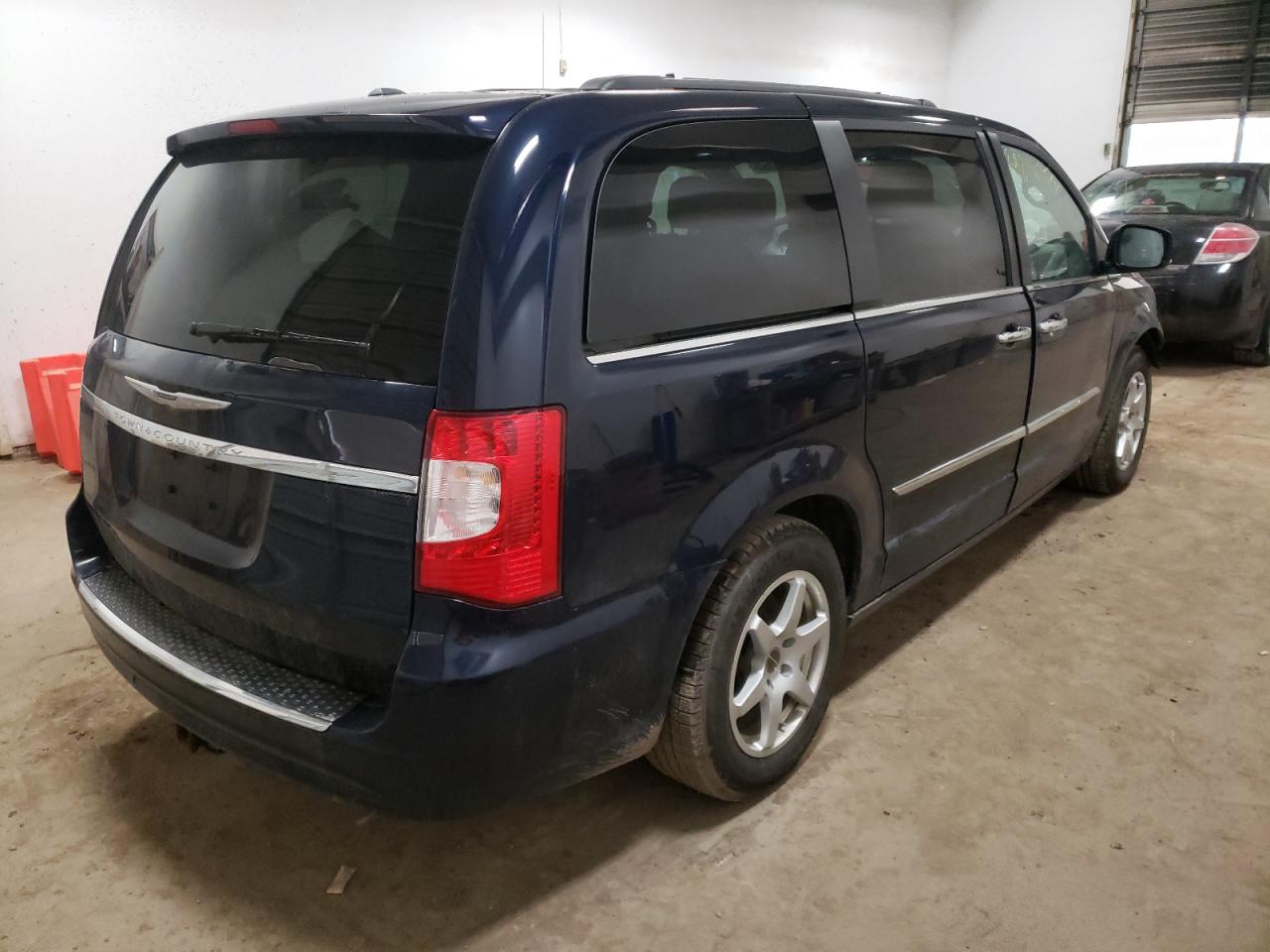 Photo 4 from auction – 2016 CHRYSLER TOWN & COU with VIN 2C4RC1CG5GR190598