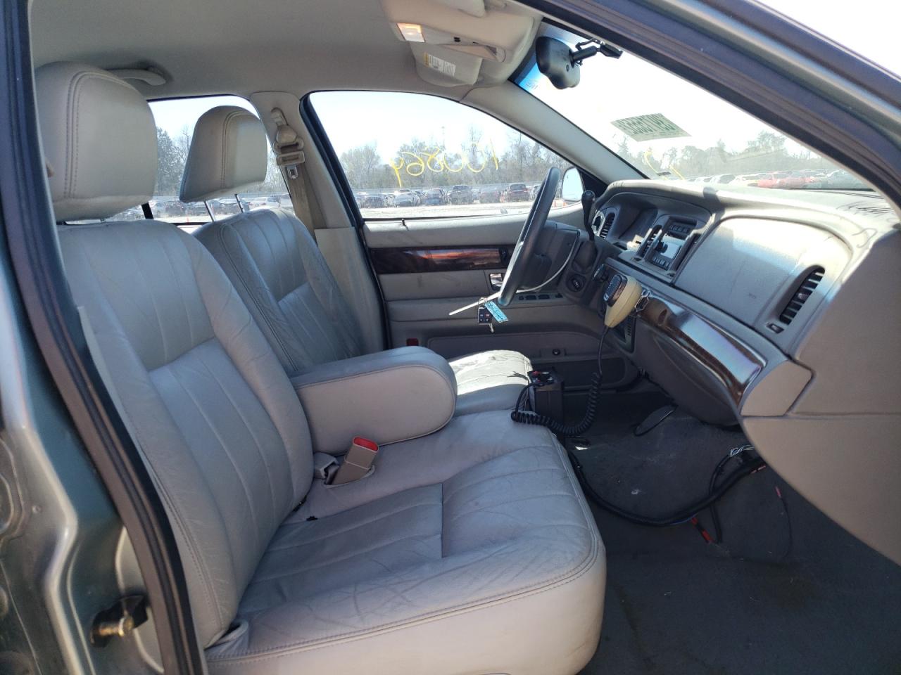 Photo 5 from auction – 2005 MERCURY GRAND MARQ with VIN 2MEFM75W05X635022