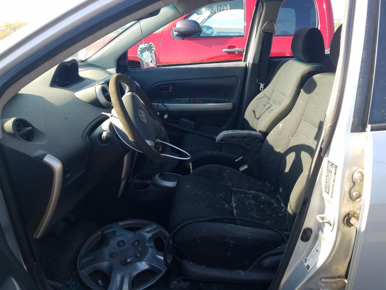 Photo 5 from auction – 2005 TOYOTA SCION XA with VIN JTKKT624850126335