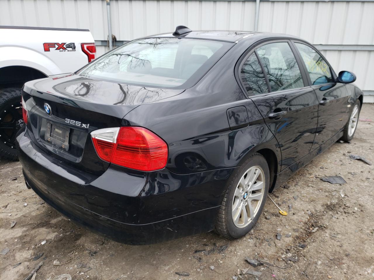 Photo 4 from auction – 2006 BMW 325 XI with VIN WBAVD13506KV08650