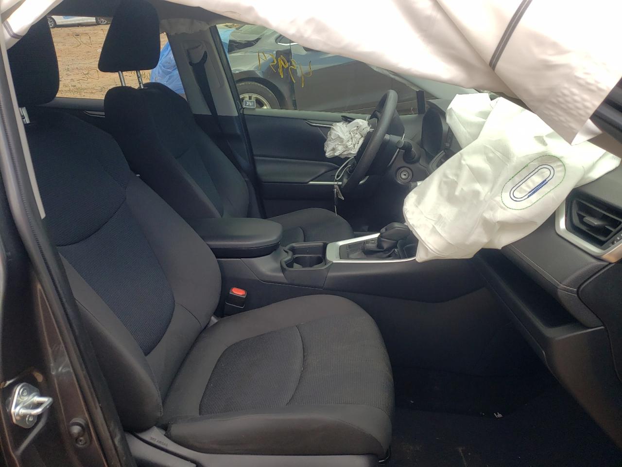Photo 5 from auction – 2019 TOYOTA RAV4 LE with VIN JTMF1RFV2KJ017457