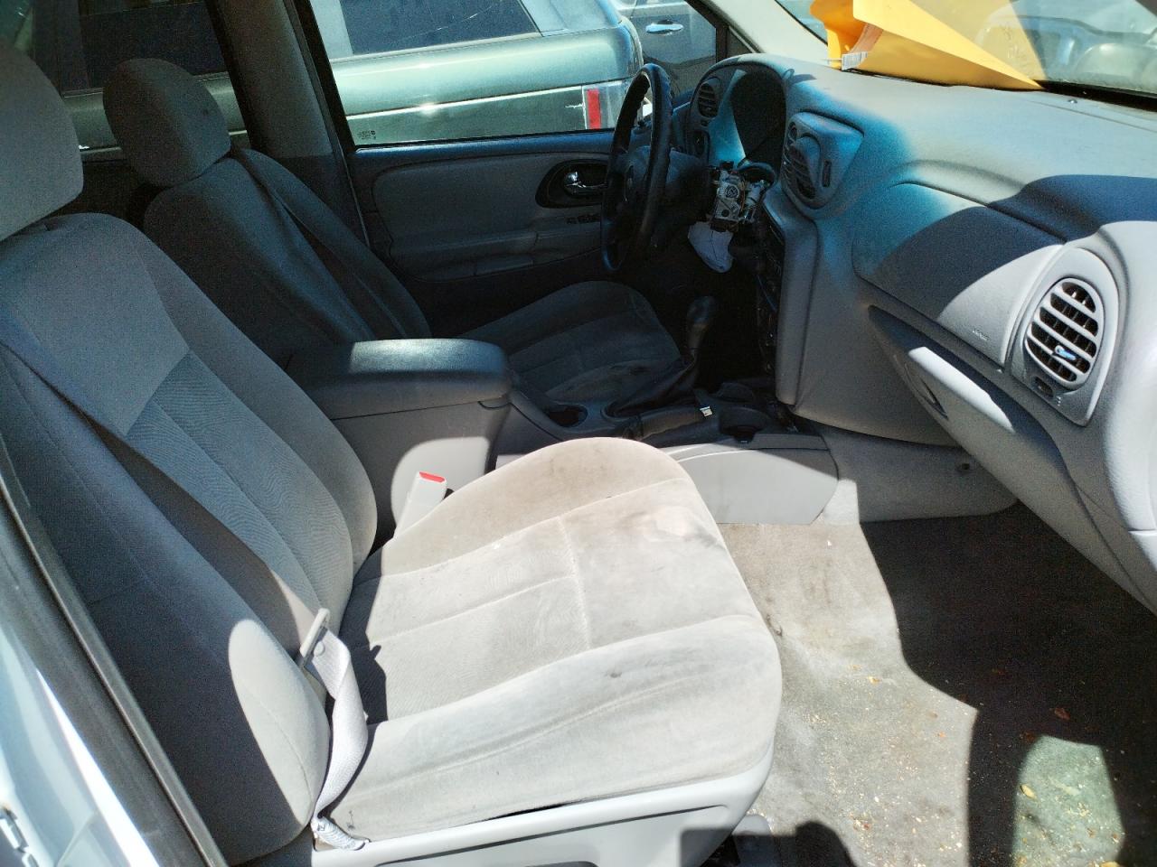 Photo 5 from auction – 2005 CHEVROLET TRAILBLAZE with VIN 1GNDT13S652353986