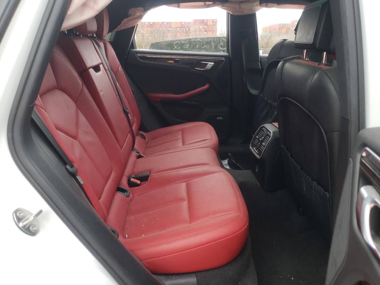 Photo 6 from auction – 2018 PORSCHE MACAN with VIN WP1AA2A54JLB21250
