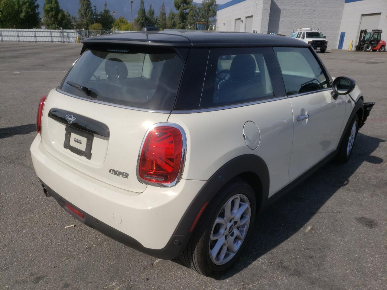 Photo 4 from auction – 2021 MINI COOPER with VIN WMWXR3C00M2N59444