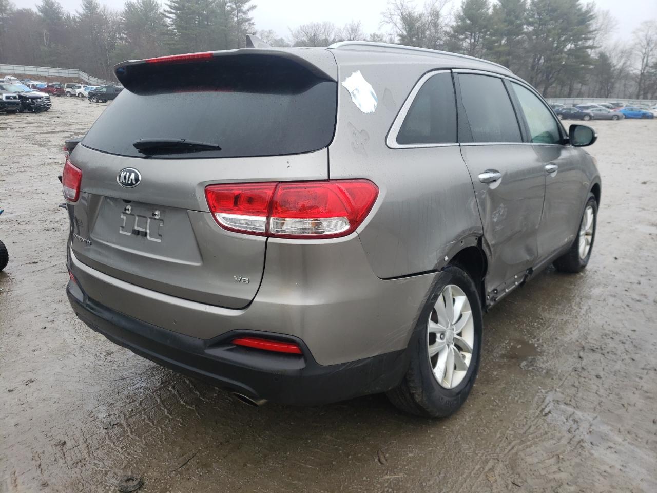 Photo 4 from auction – 2017 KIA SORENTO LX with VIN 5XYPGDA58HG337355