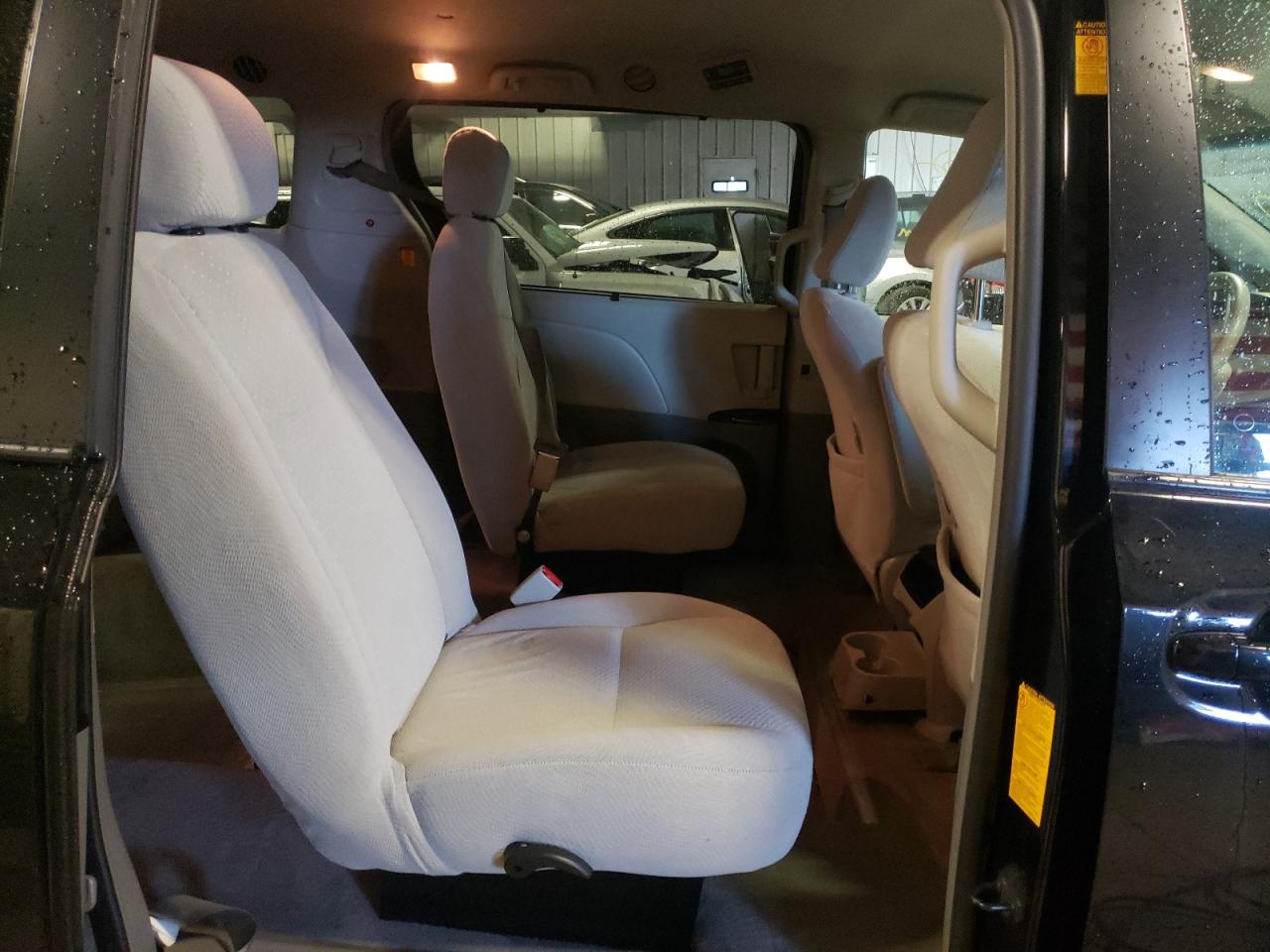 Photo 6 from auction – 2013 TOYOTA SIENNA LE with VIN 5TDKK3DC7DS362466