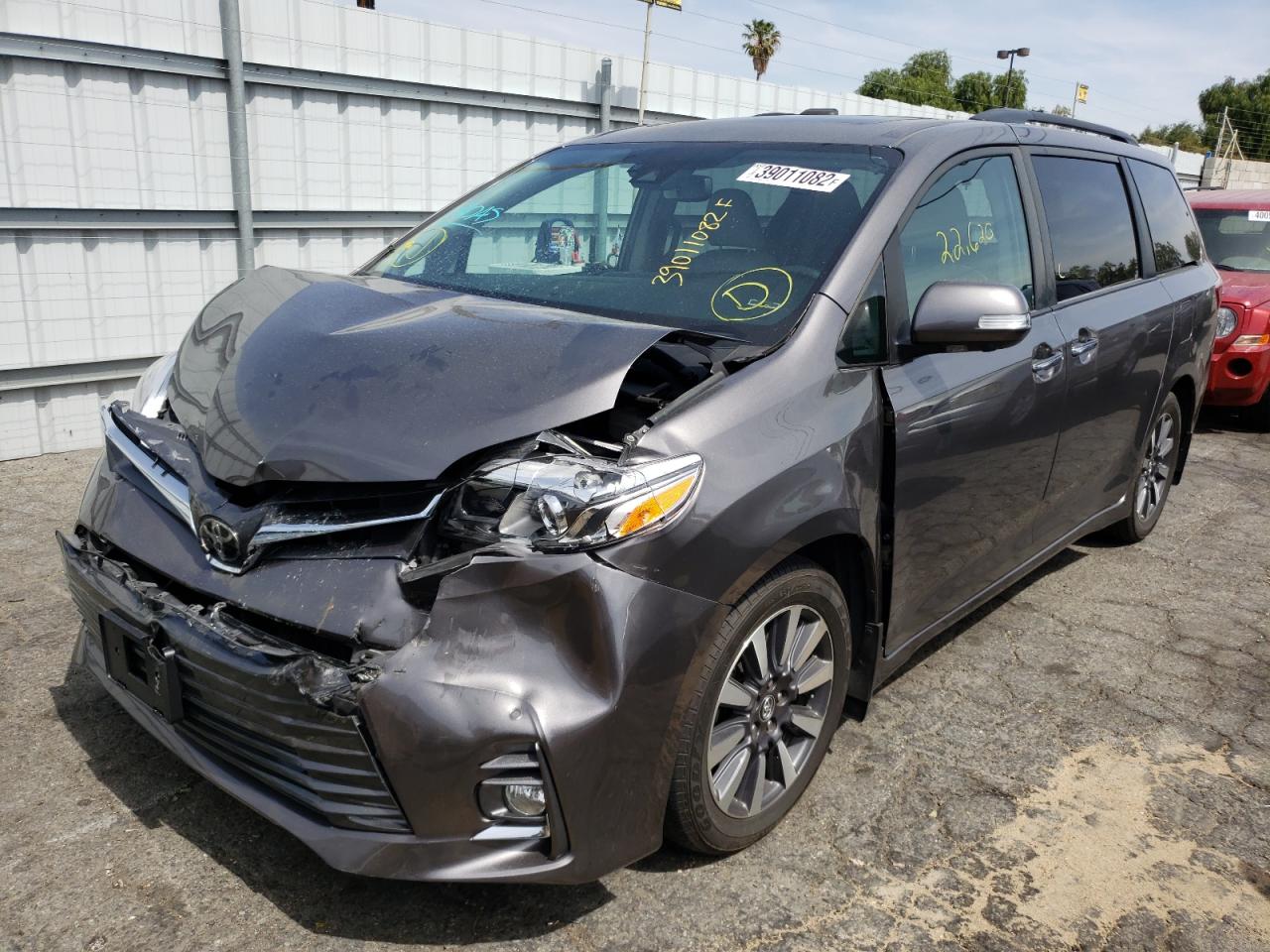 Photo 2 from auction – 2018 TOYOTA SIENNA LIM with VIN 5TDYZ3DC5JS964736