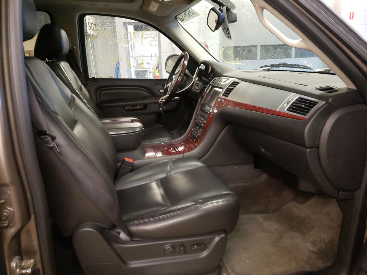 Zdjęcie 5 z aukcji – 2014 CADILLAC ESCALADE P z VIN 1GYS4CEF9ER100347