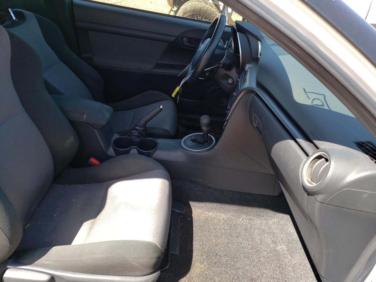Photo 5 from auction – 2014 TOYOTA SCION TC with VIN JTKJF5C79E3082706