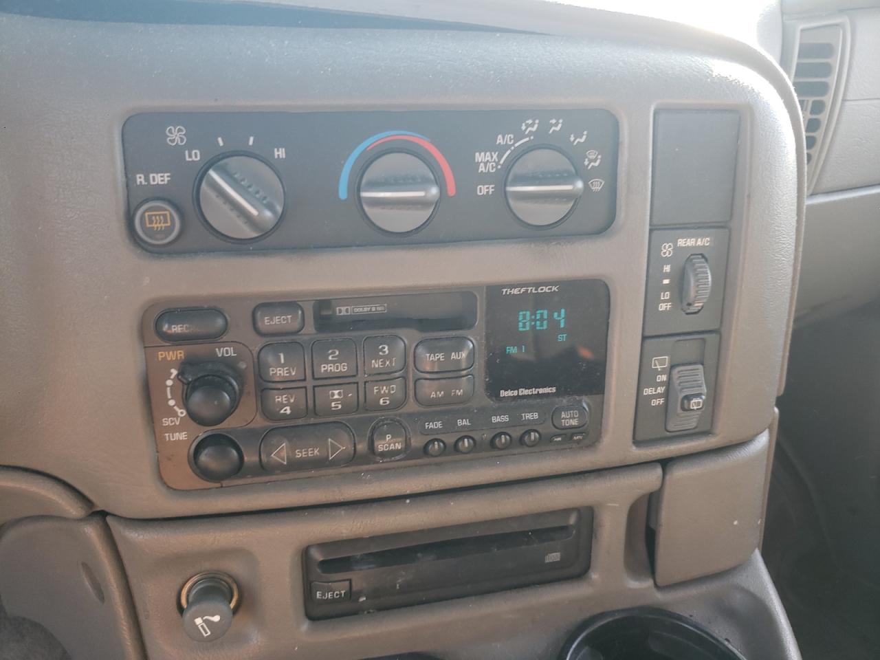 Photo 9 from auction – 2000 CHEVROLET ASTRO with VIN 1GNDM19W7YB106472