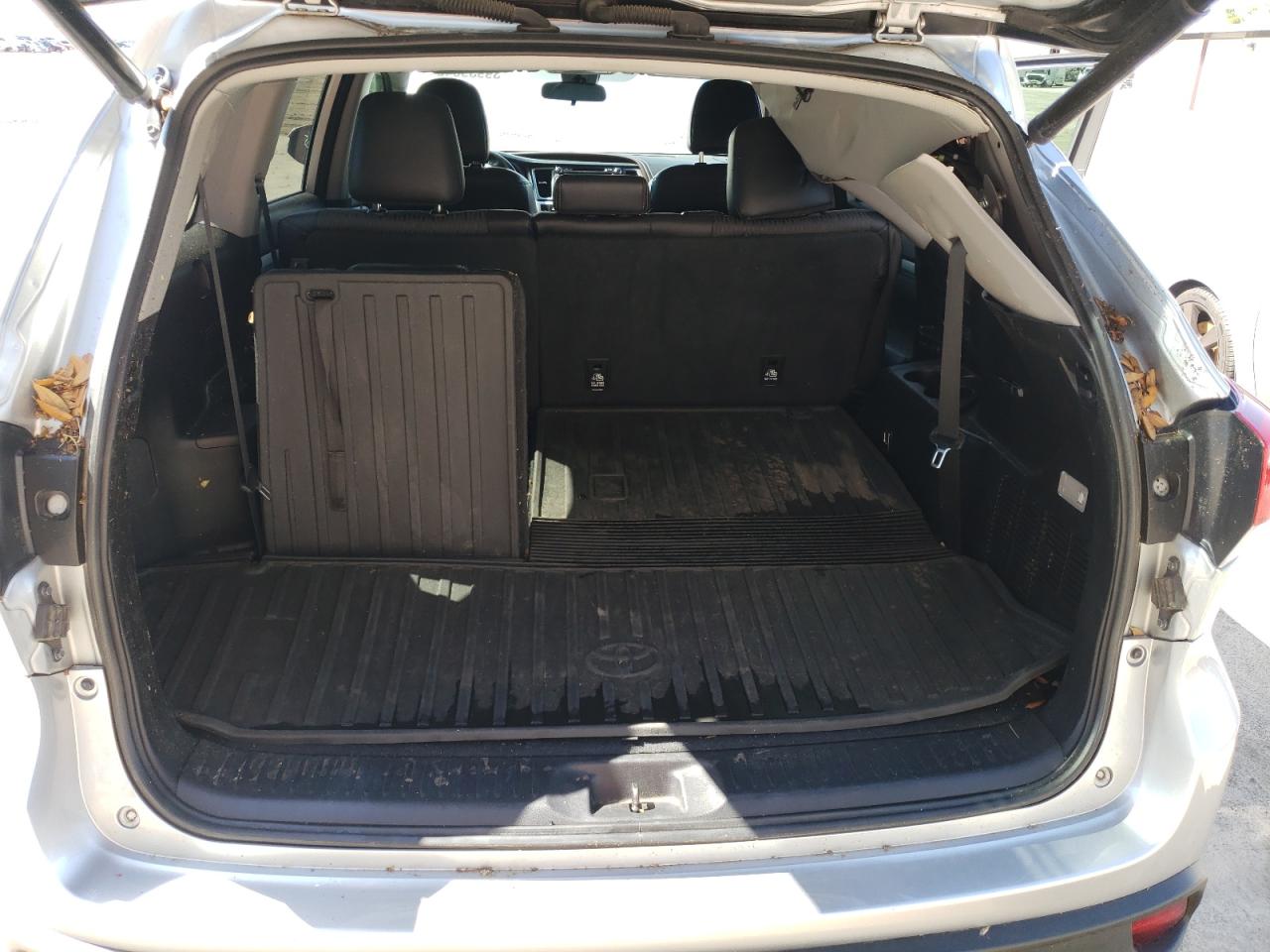 Photo 9 from auction – 2018 TOYOTA HIGHLANDER with VIN 5TDBZRFH2JS803861