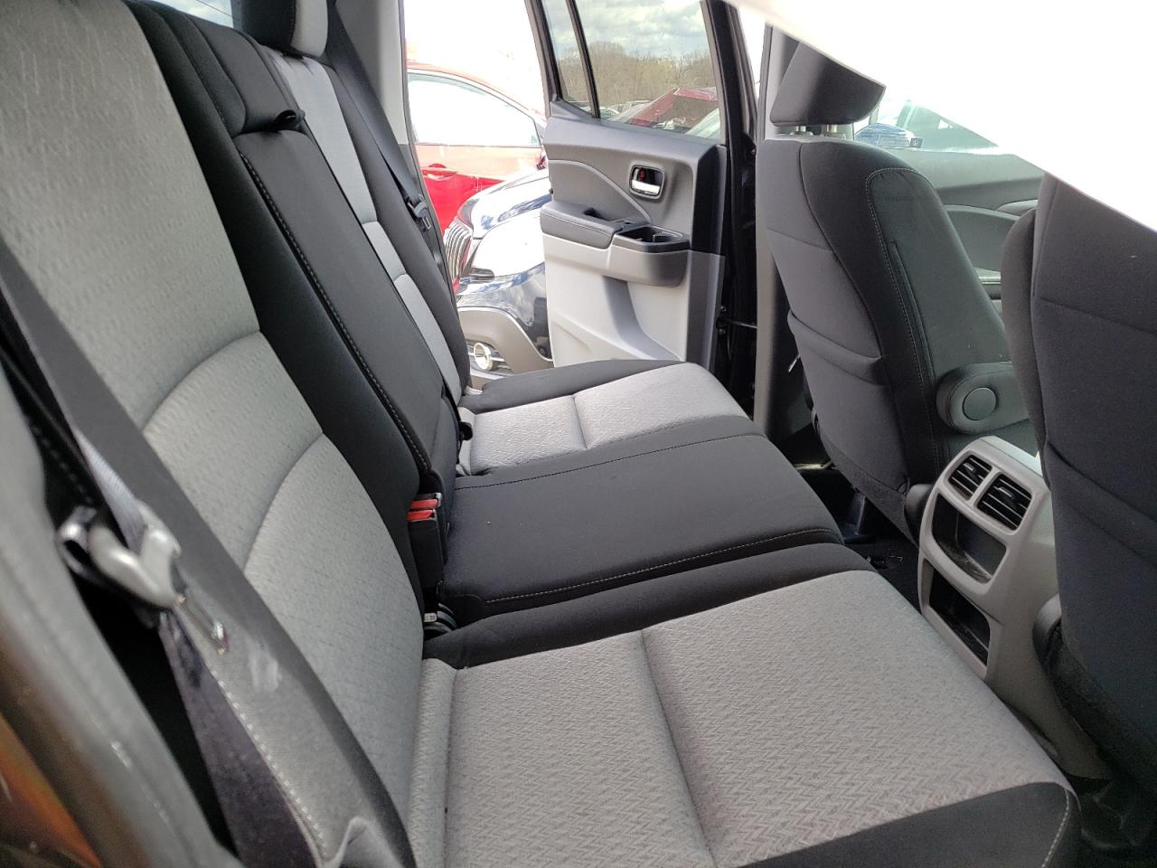 Photo 6 from auction – 2017 HONDA RIDGELINE with VIN 5FPYK3F42HB022076