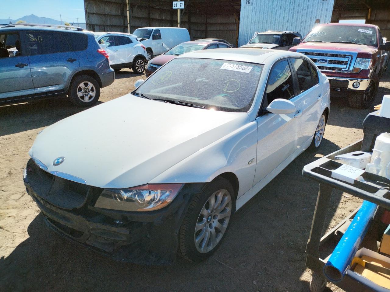 Photo 2 from auction – 2006 BMW 330 I with VIN WBAVB33536PS16897