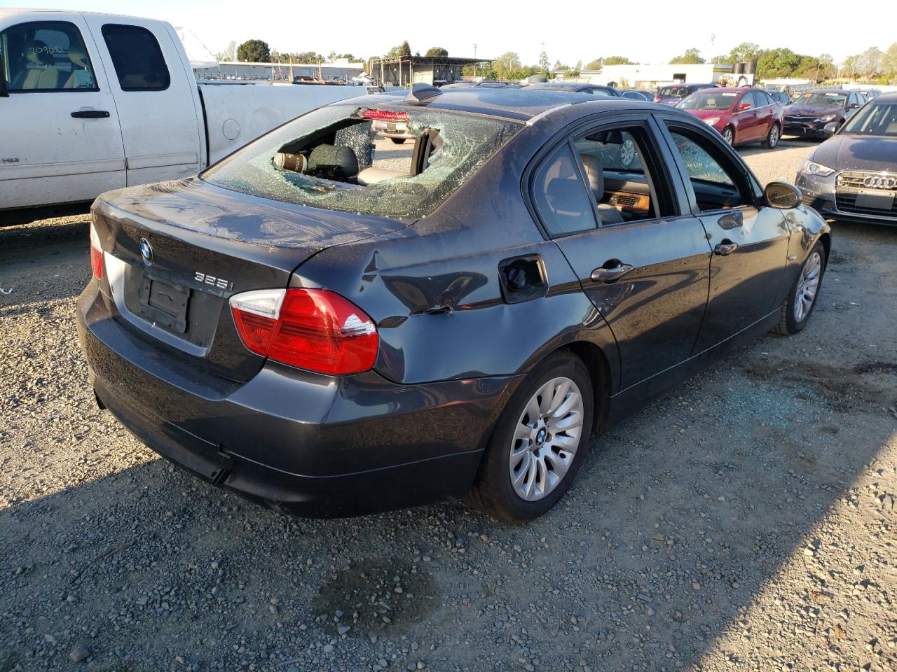 Photo 4 from auction – 2006 BMW 325 I with VIN WBAVB13506KX47878