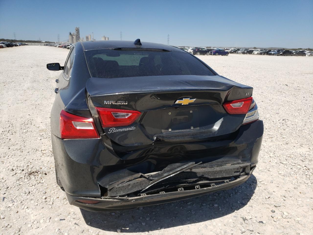 Photo 9 from auction – 2018 CHEVROLET MALIBU LT with VIN 1G1ZD5ST3JF238951