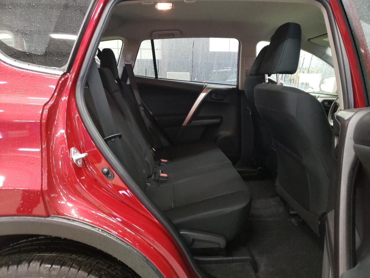 Photo 6 from auction – 2018 TOYOTA RAV4 LE with VIN JTMBFREV9JD232171