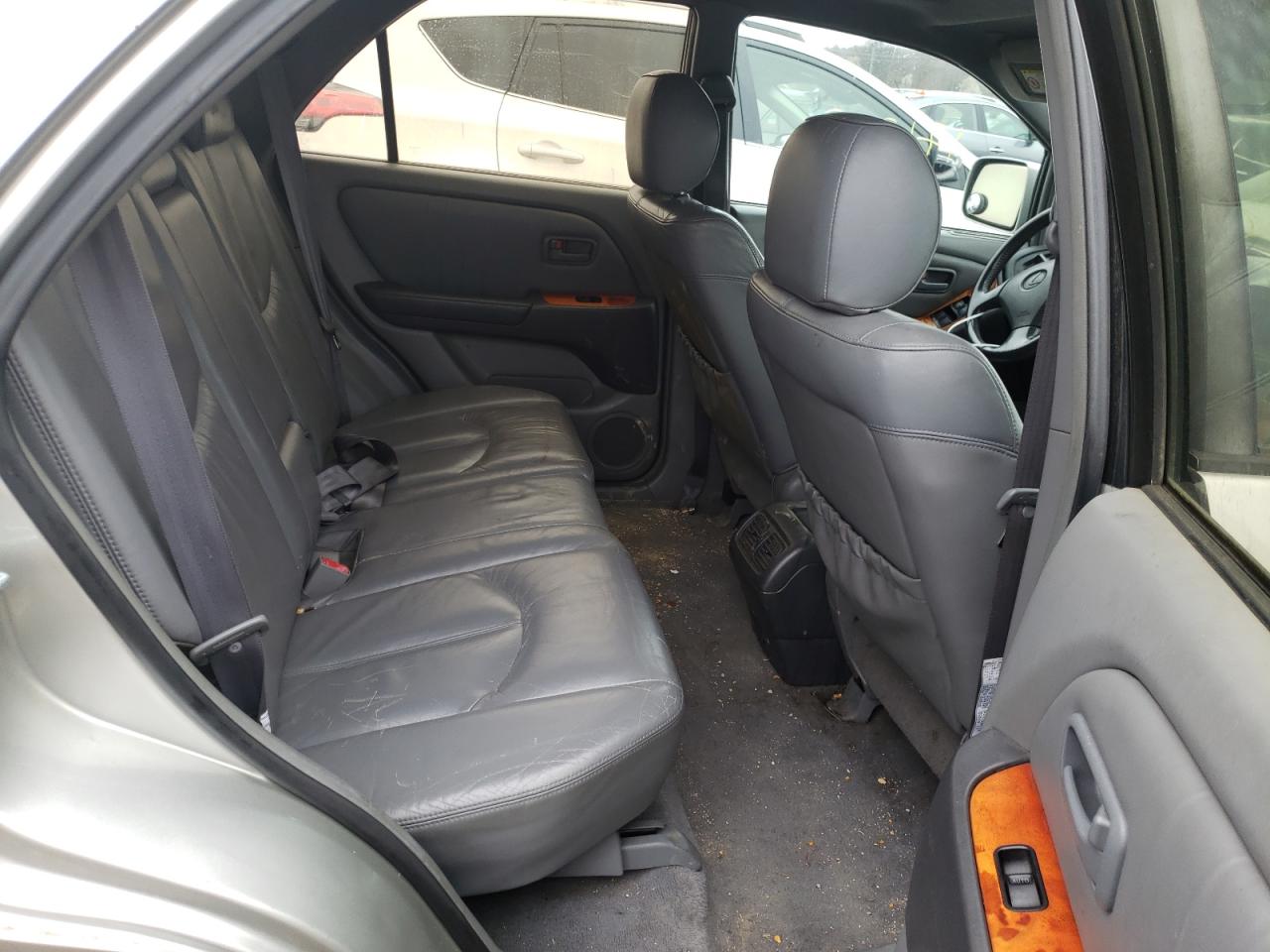 Photo 6 from auction – 2000 LEXUS RX 300 with VIN JT6HF10U4Y0113530