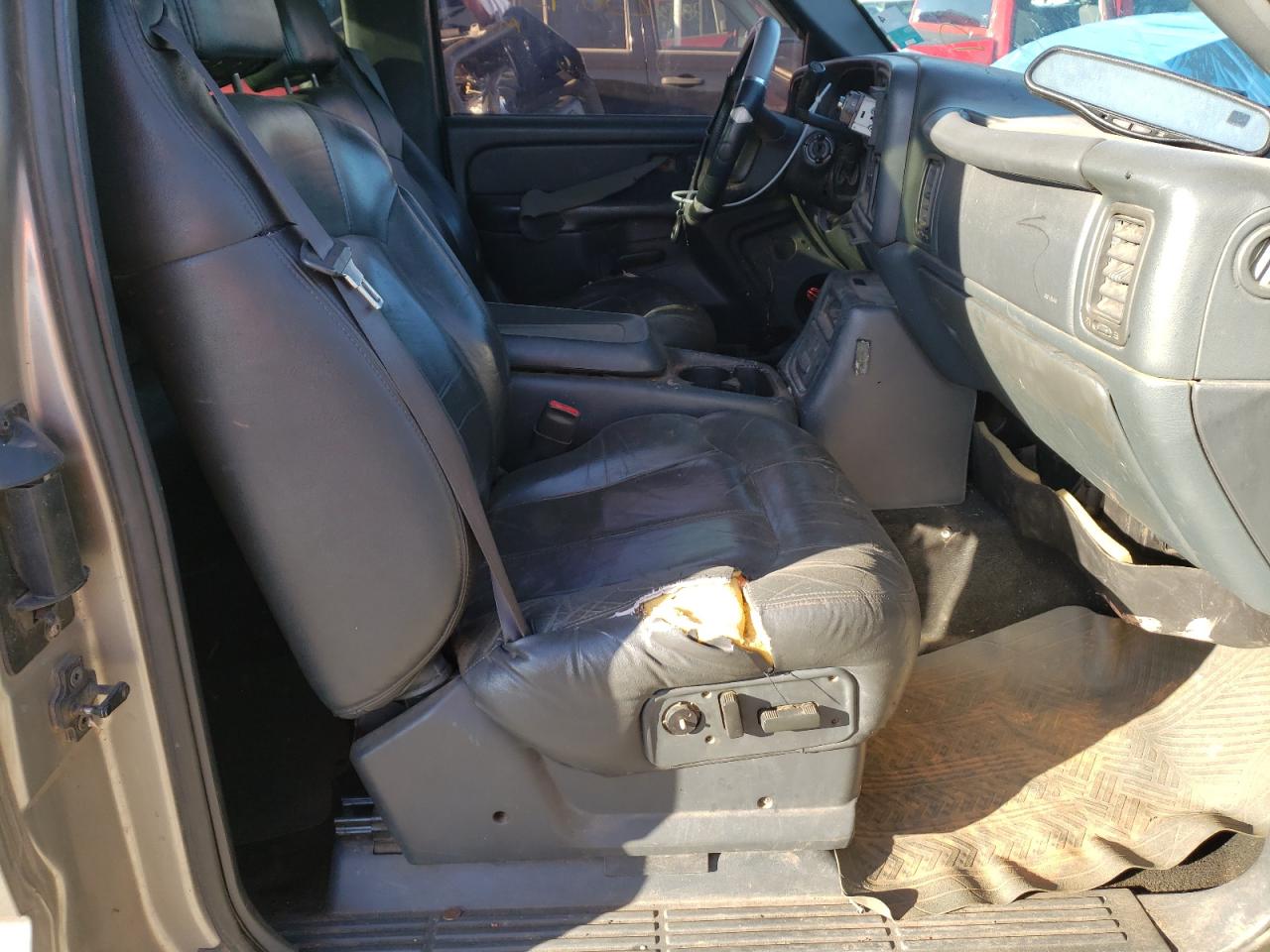 Photo 5 from auction – 2000 CHEVROLET SILVERADO with VIN 2GCEC19T1Y1153261