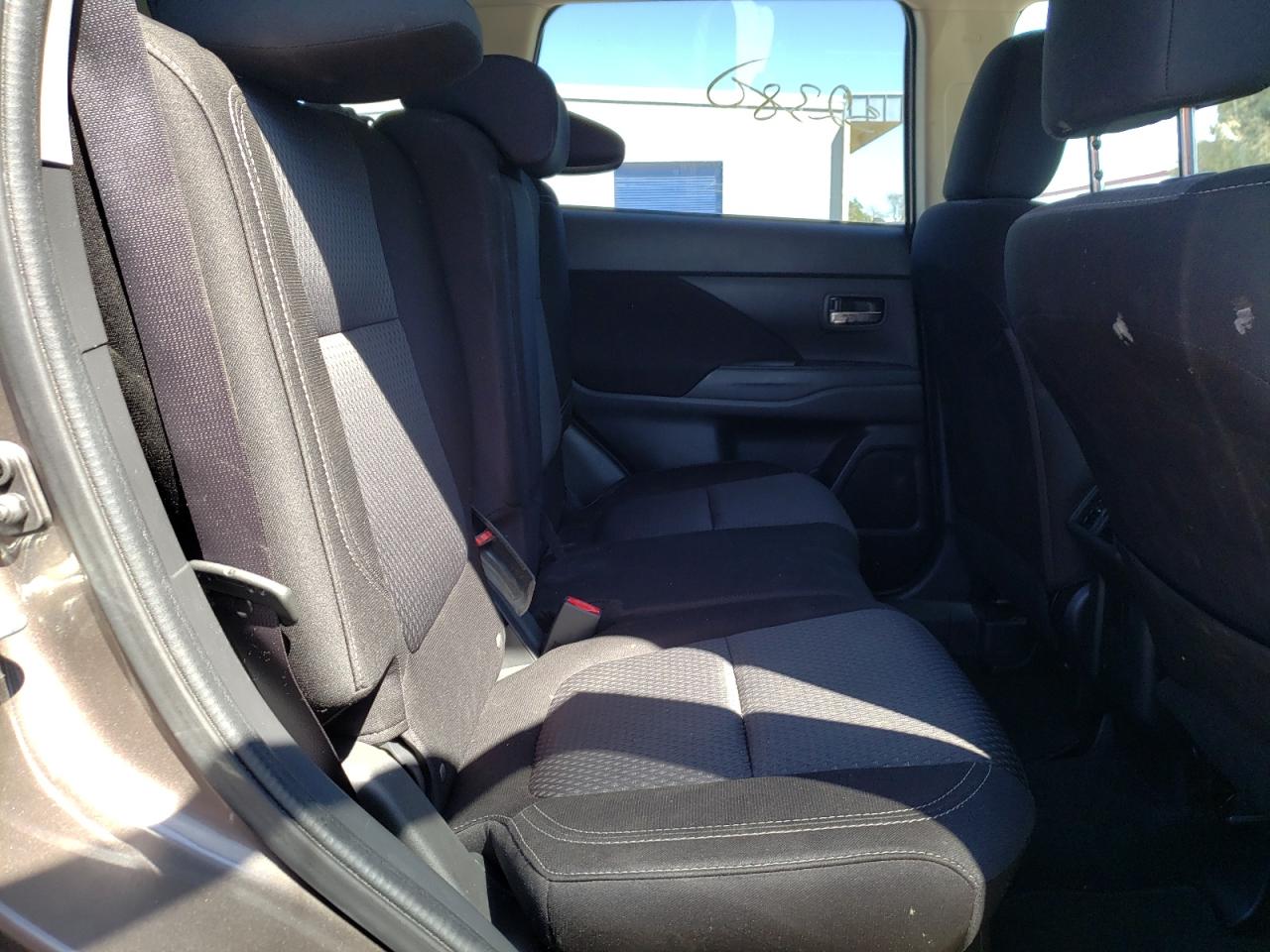 Photo 6 from auction – 2019 MITSUBISHI OUTLANDER with VIN JA4AD2A32KZ026282