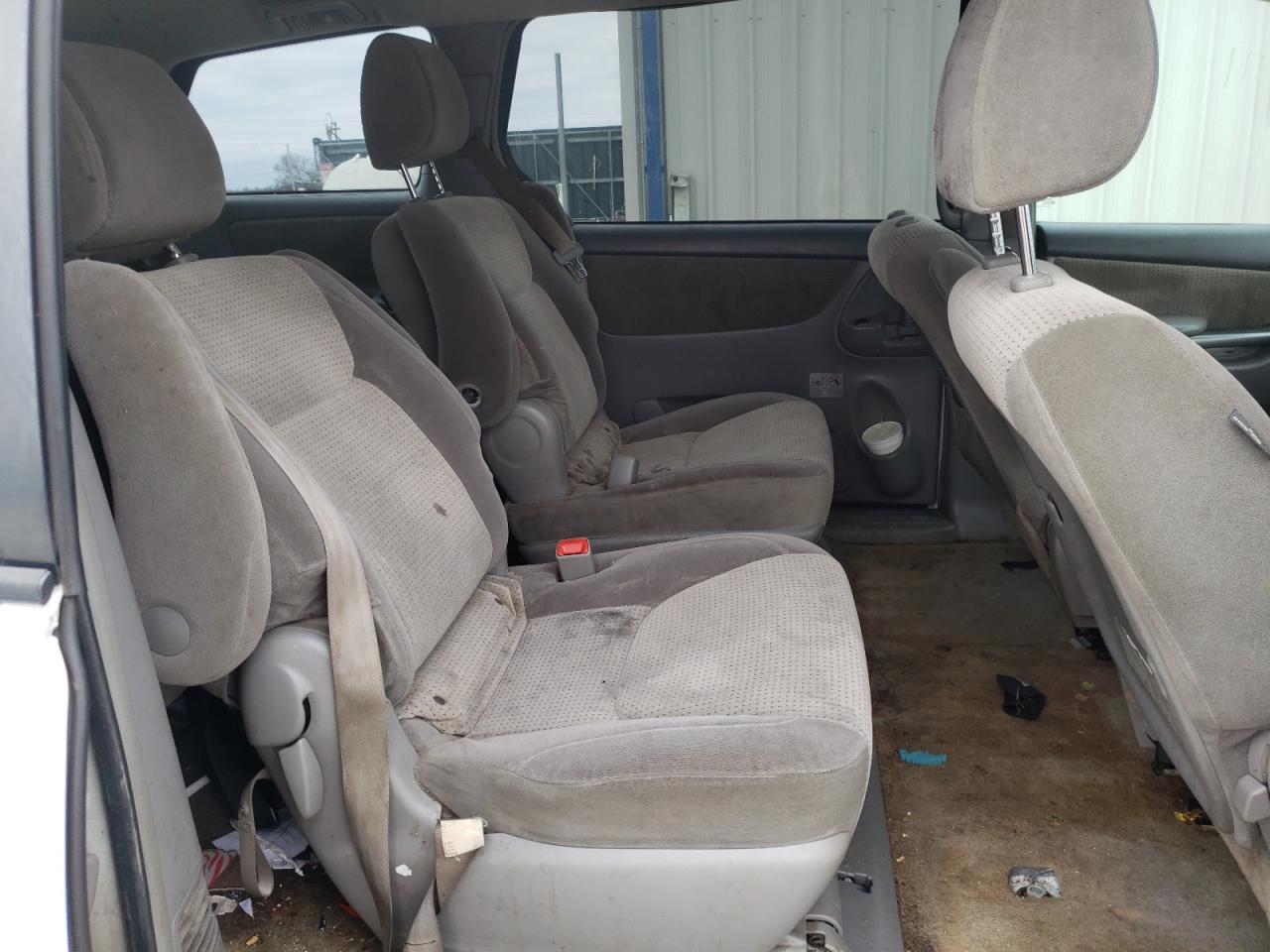Photo 6 from auction – 2010 TOYOTA SIENNA CE with VIN 5TDKK4CC4AS310991