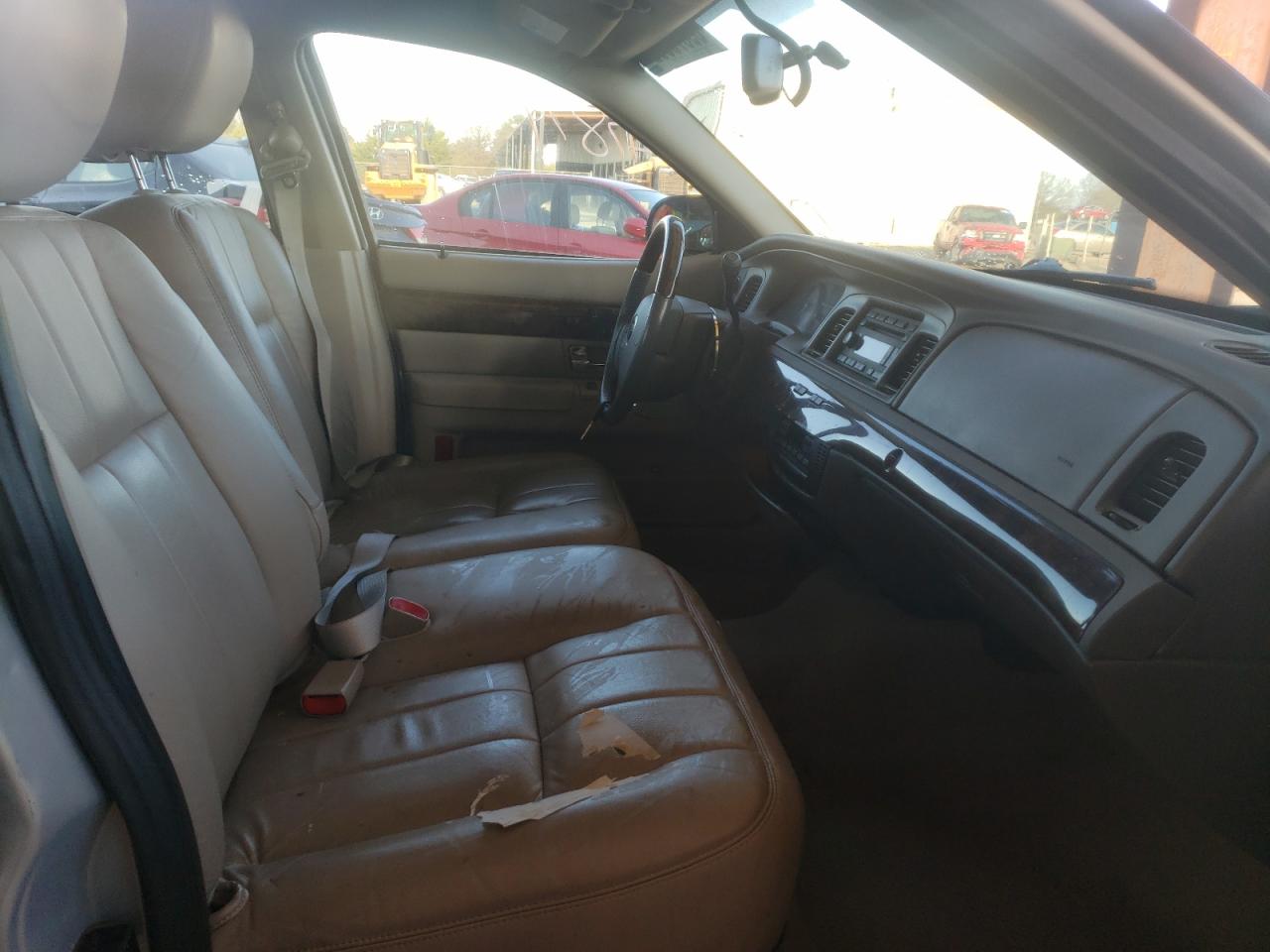 Photo 5 from auction – 2011 MERCURY GRAND MARQ with VIN 2MEBM7FV7BX604396