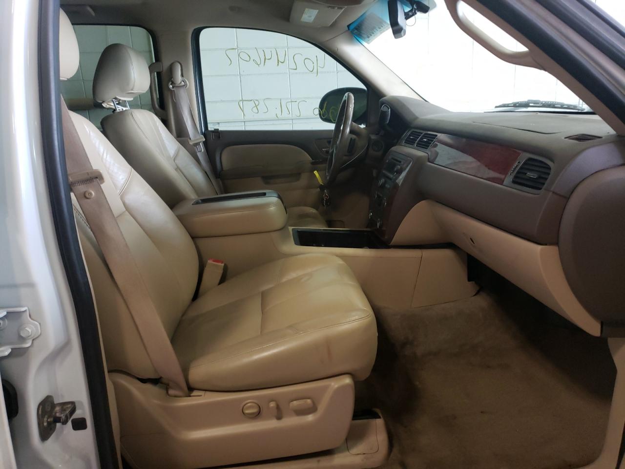 Photo 5 from auction – 2011 CHEVROLET TAHOE C150 with VIN 1GNSCBE08BR155325