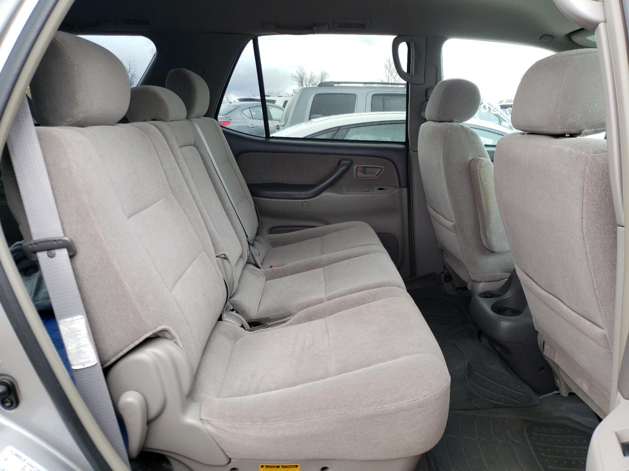 Photo 6 from auction – 2004 TOYOTA SEQUOIA SR with VIN 5TDZT34A04S215271