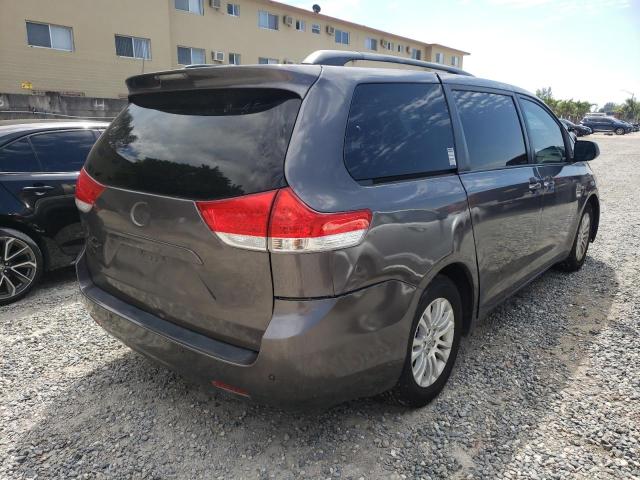 Photo 4 from auction – 2011 TOYOTA SIENNA XLE with VIN 5TDYK3DCXBS101307