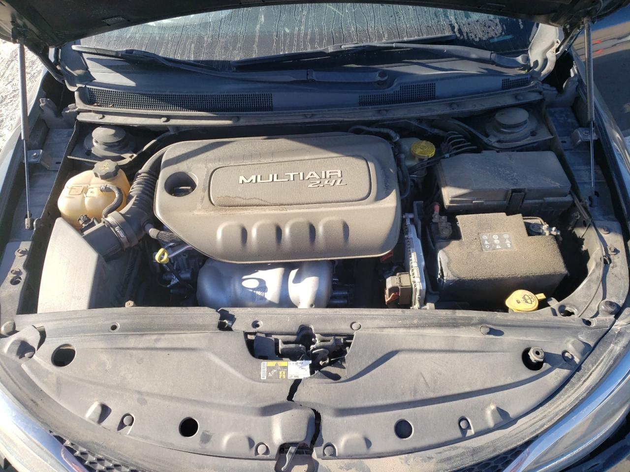 Photo 7 from auction – 2015 CHRYSLER 200 LIMITE with VIN 1C3CCCAB3FN672995