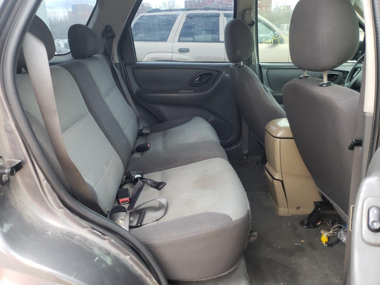 Photo 6 from auction – 2004 FORD ESCAPE XLS with VIN 1FMYU92104KA22040