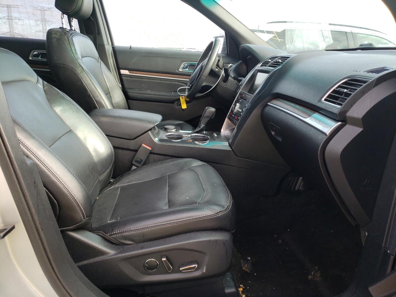 Photo 5 from auction – 2016 FORD EXPLORER L with VIN 1FM5K8F8XGGA88192