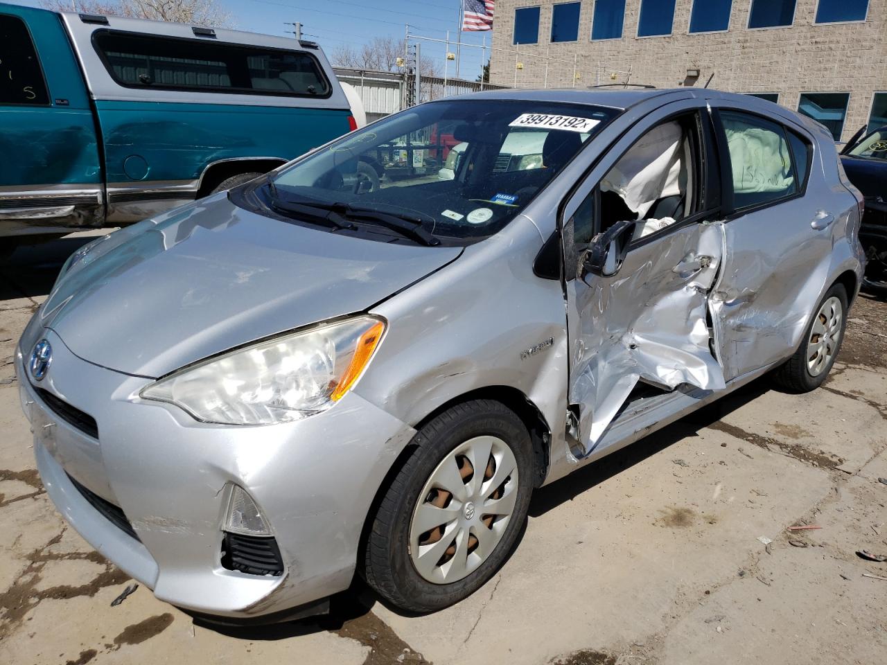 Photo 2 from auction – 2013 TOYOTA PRIUS C with VIN JTDKDTB33D1031961