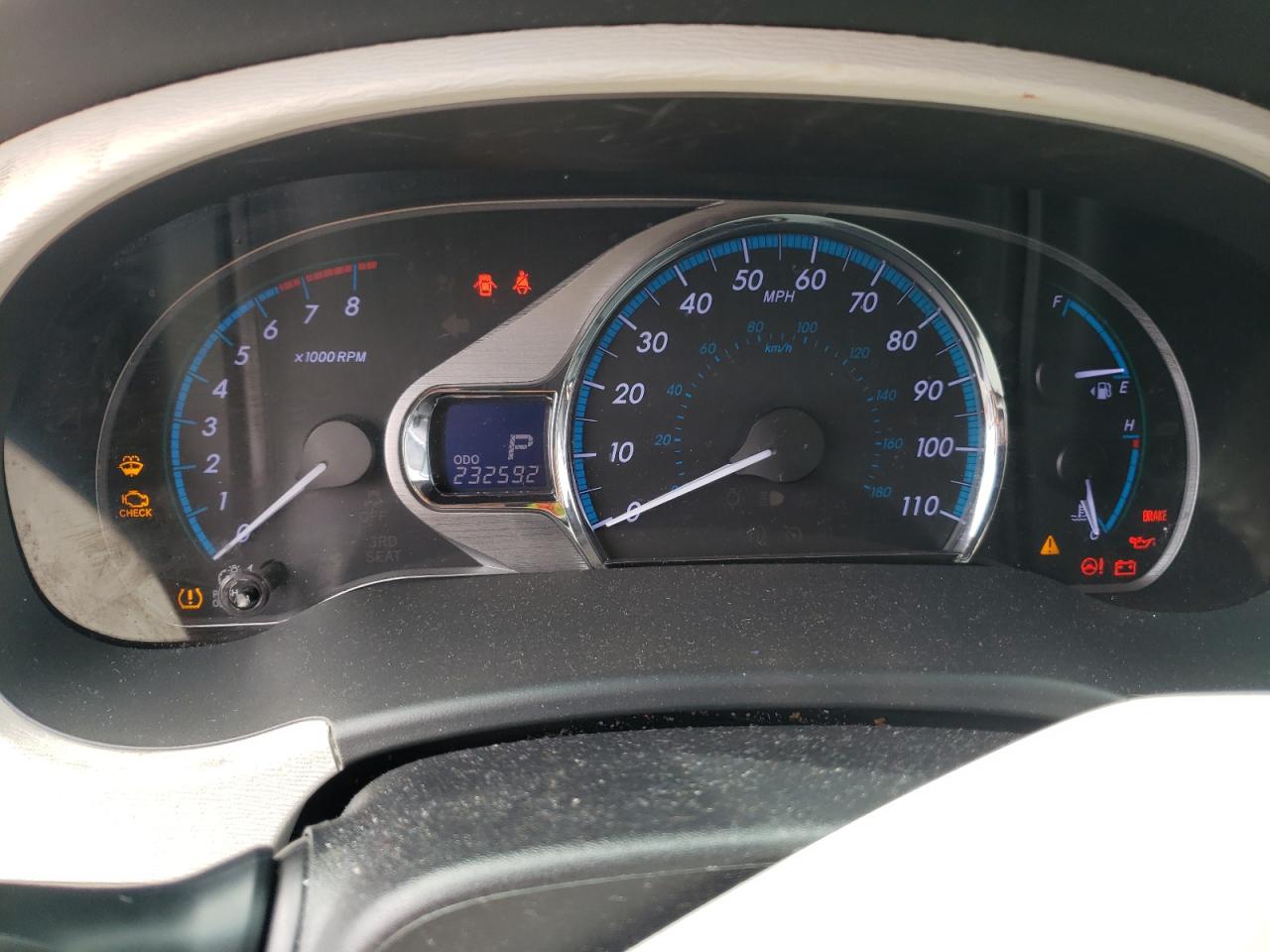 Photo 8 from auction – 2011 TOYOTA SIENNA XLE with VIN 5TDDK3DC4BS001119